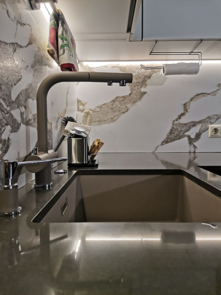 Немецкая кухня Burger  CORA GRAIN CONIAC + ELLA MOONLIGHT GREY