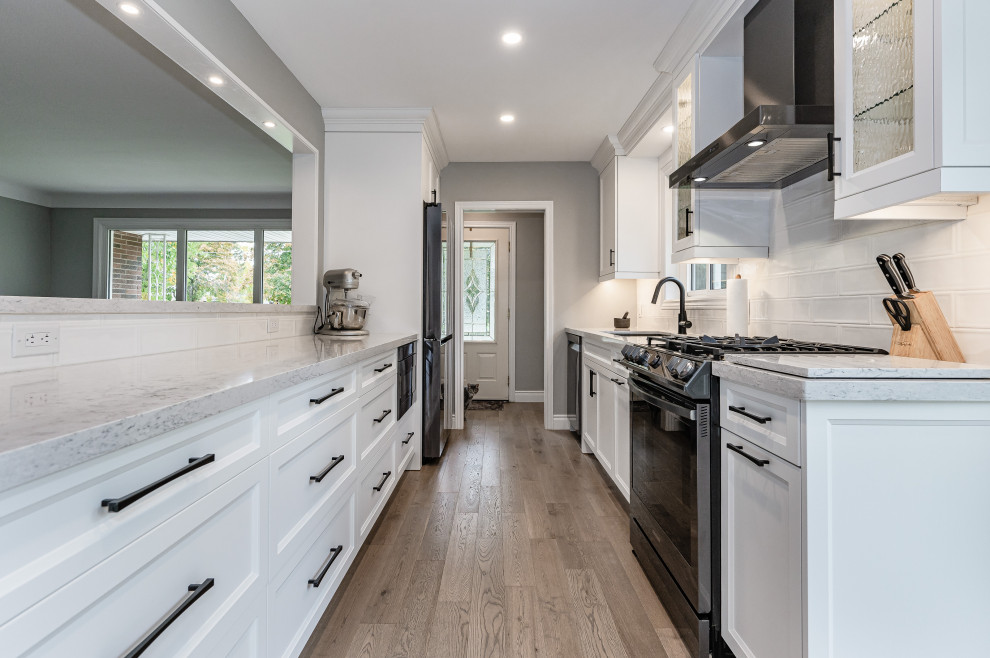 Kitchen - transitional kitchen idea
