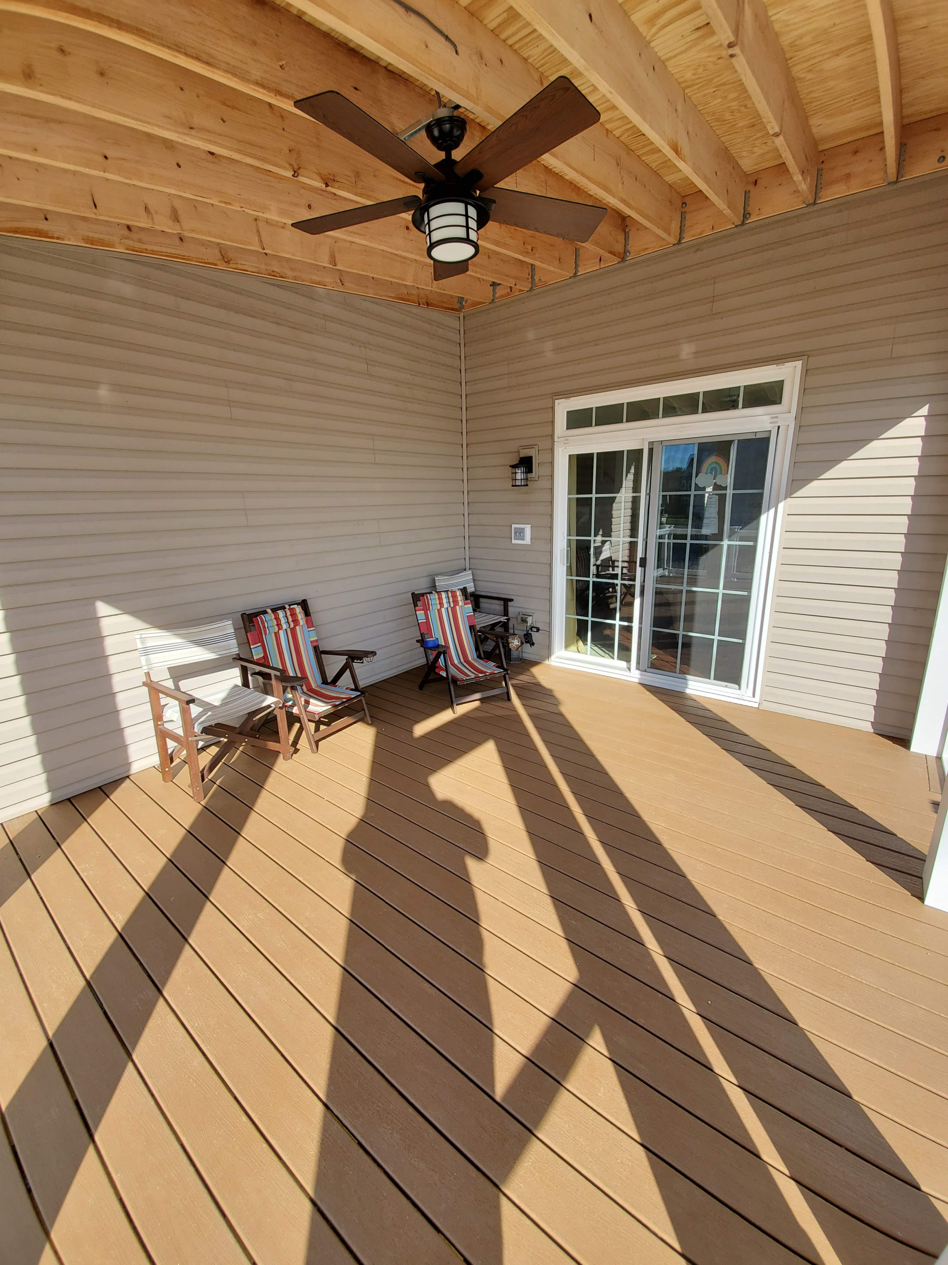 Screened in deck w/ outer walkway