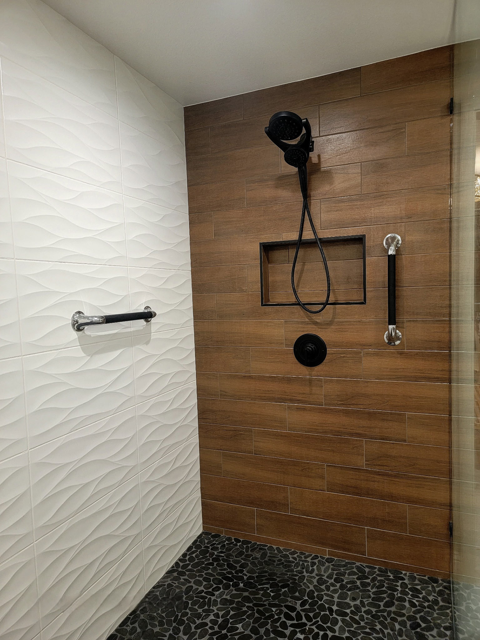 CONTEMPORARY MASTER BATHROOM WITH WALKING CLOSET