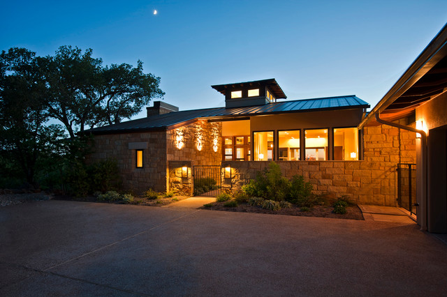 Hill Country Modern Parade Home Exterior nyklassisk-entre