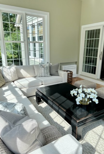 NEUTRAL SUNROOM
