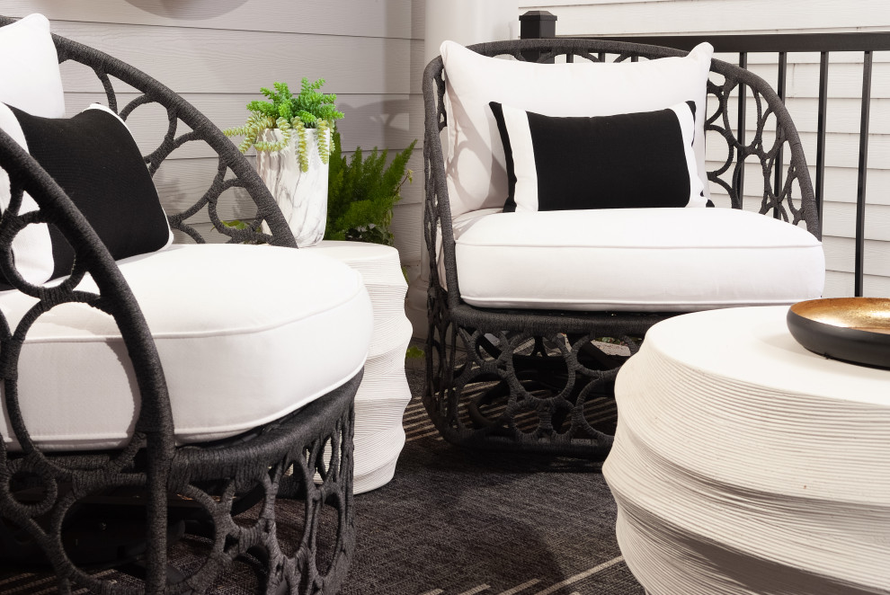 Inspiration for a transitional home design remodel in Atlanta