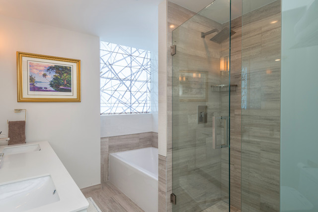 Brickell House contemporary-badrum