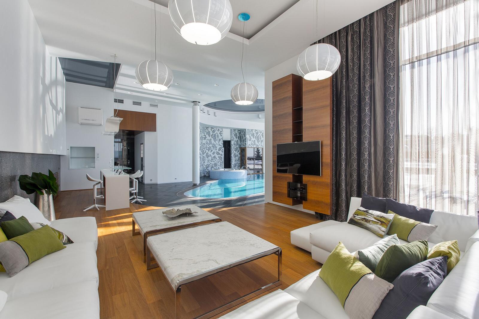 Дом с бассейном