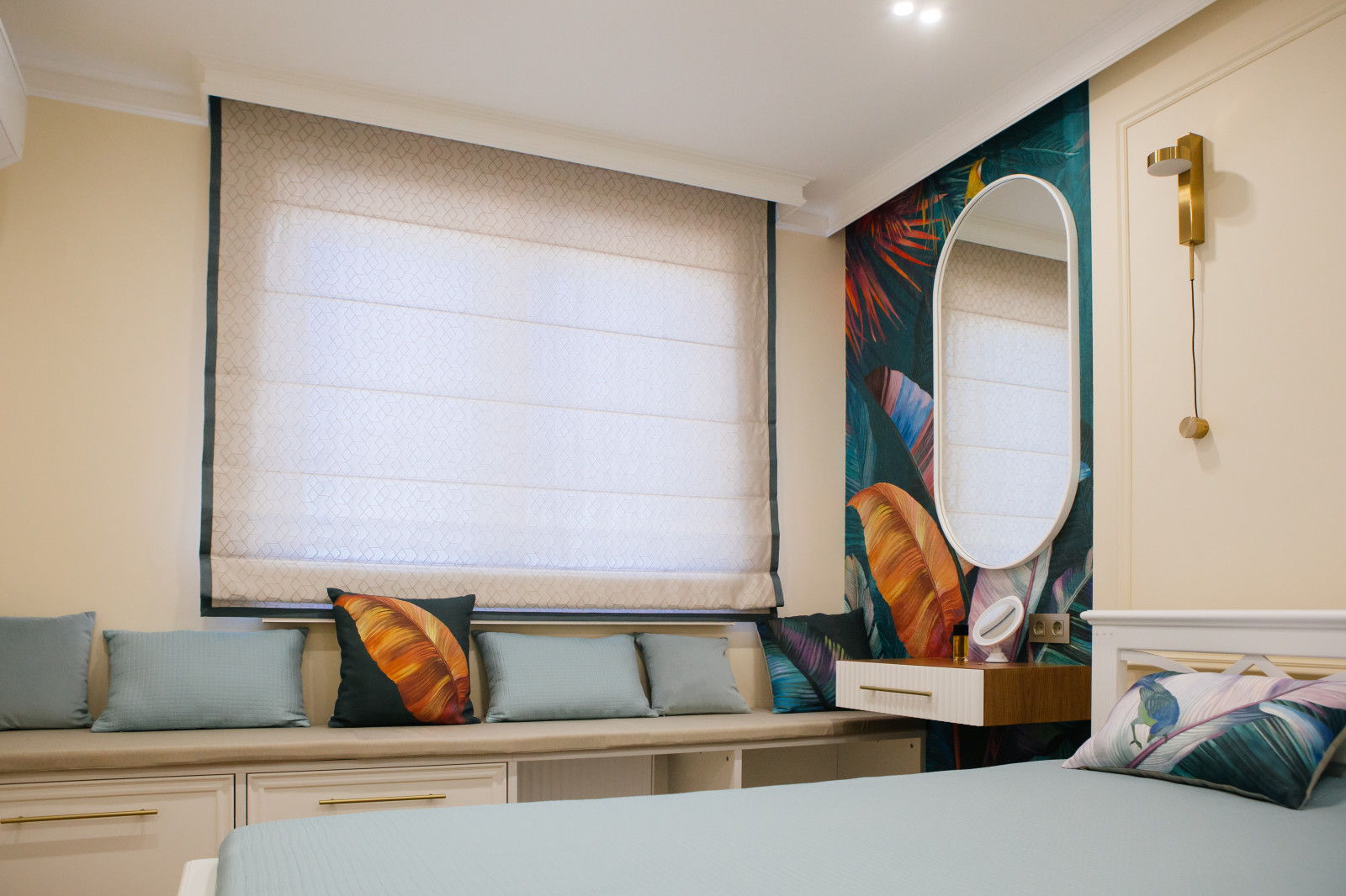 Текстиль для спальной с печатью на ткани. Фрагмент фрески напечатан на сатине.