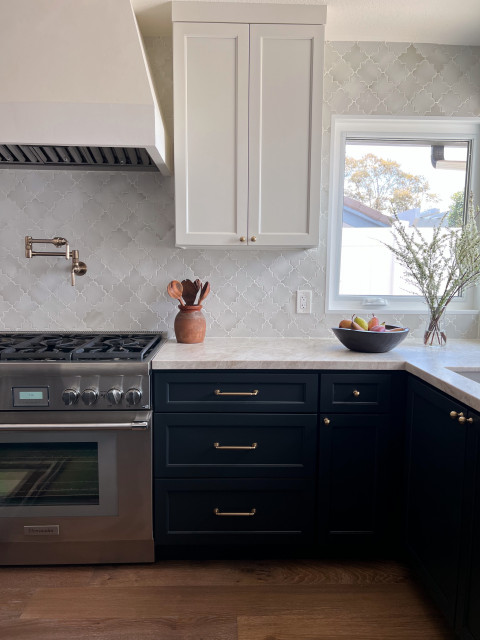Spanish Modern Remodel klassisch-modern-kueche