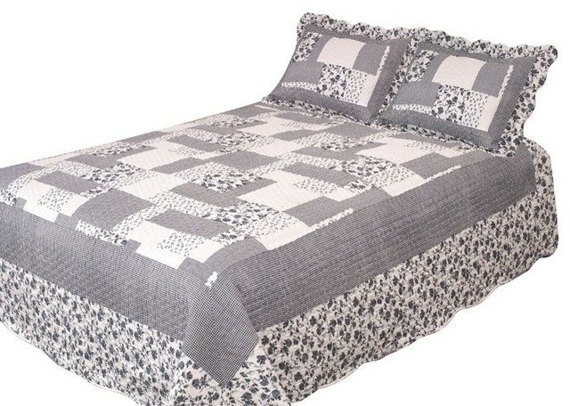Periwinkle Dash Quilt With Pillow Shams - Victorian - Quilts And Quilt