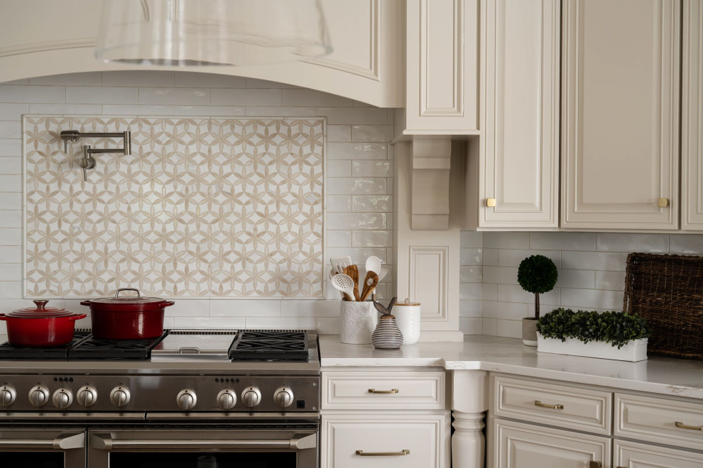 Inspiration for a transitional kitchen remodel in Indianapolis