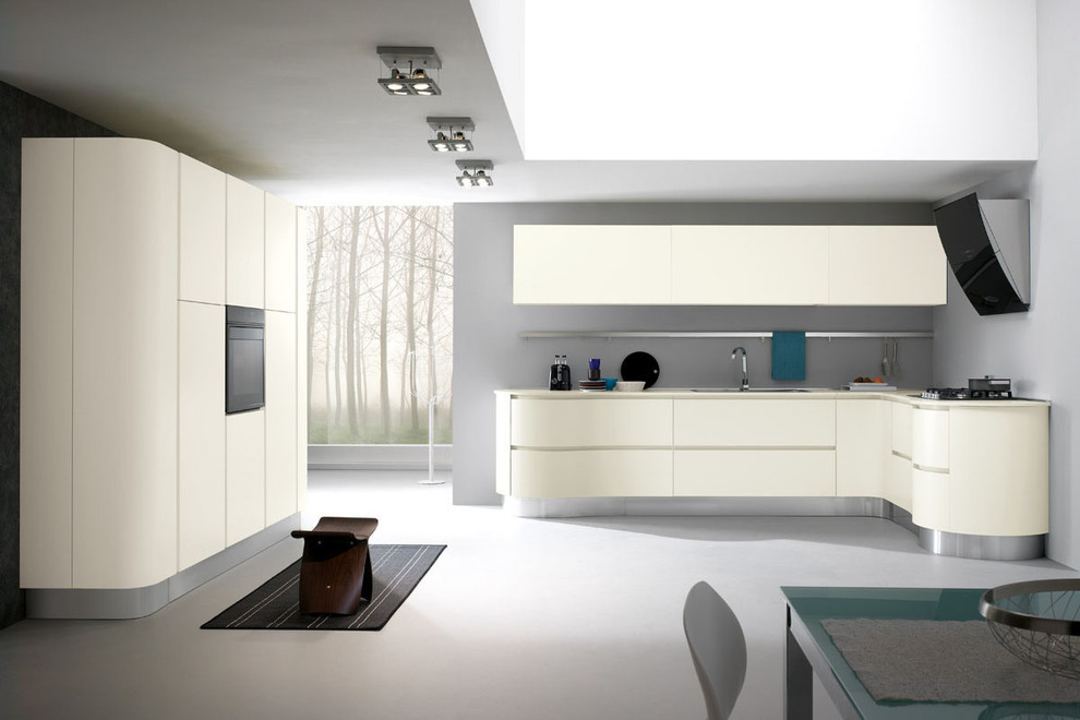 Modern l-shaped eat-in kitchen in New York with beige cabinets.