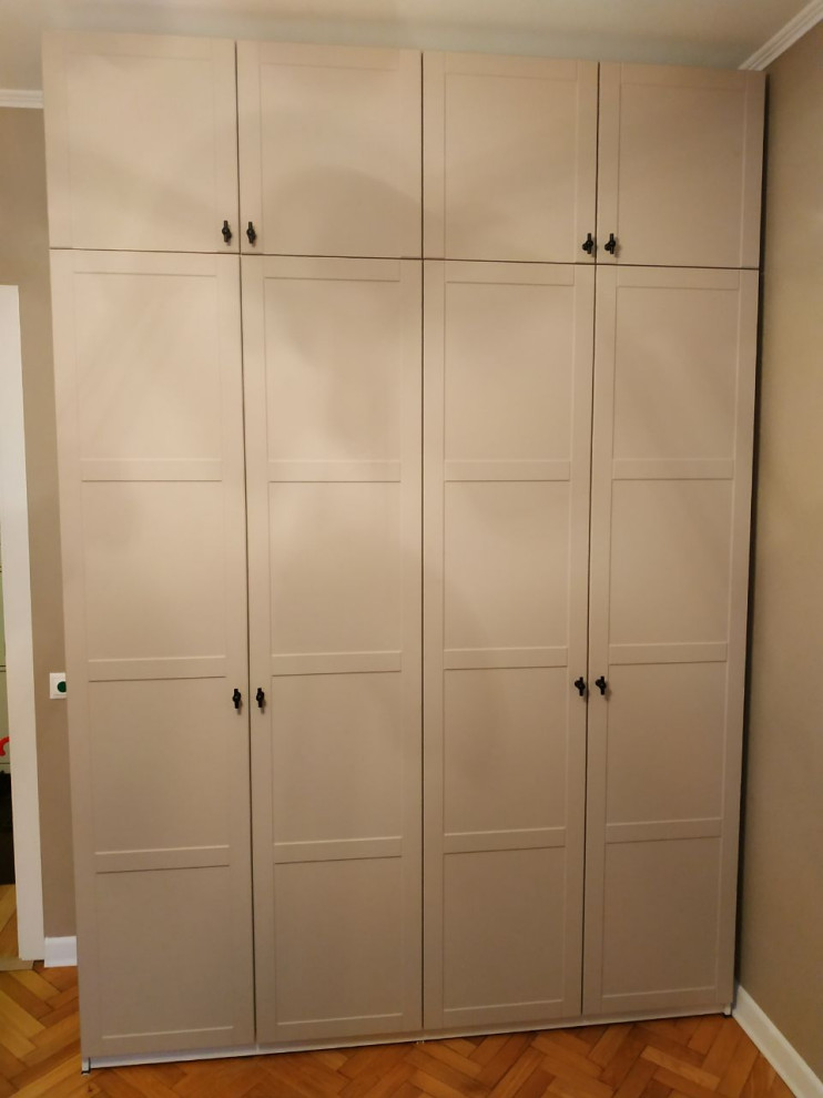 Распашные шкафы