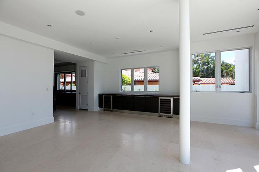 Home design - contemporary home design idea in Miami