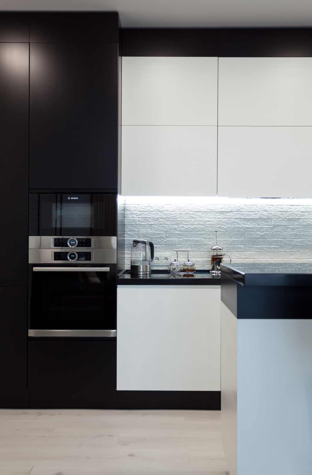 Современная квартира в черно-белых тонах