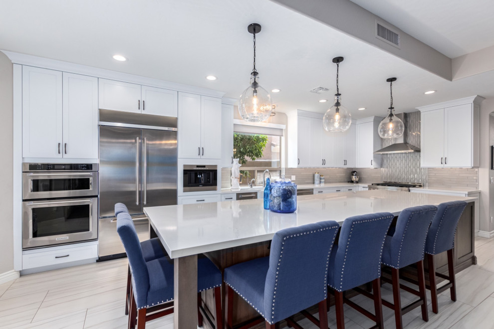 Example of a transitional kitchen design in Phoenix