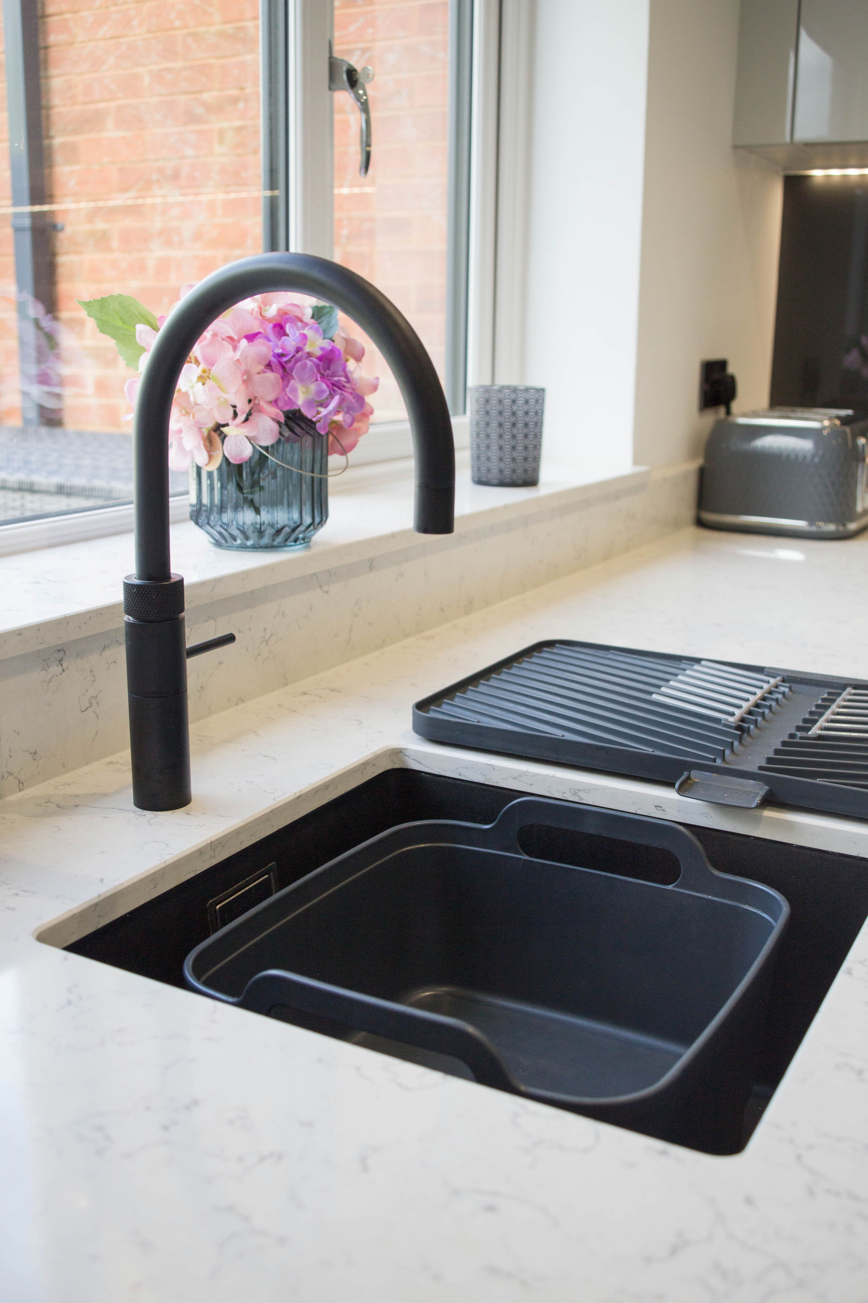 Ultra Matte Carbon and High Gloss Mist Handleless Kitchen