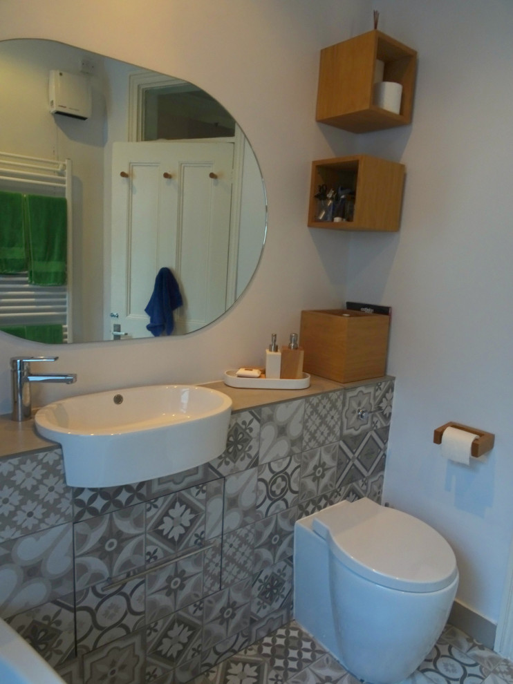 Small bathroom with med grey tiles