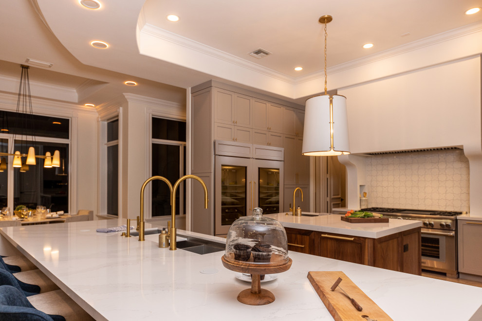 Inspiration for a transitional home design remodel in Miami