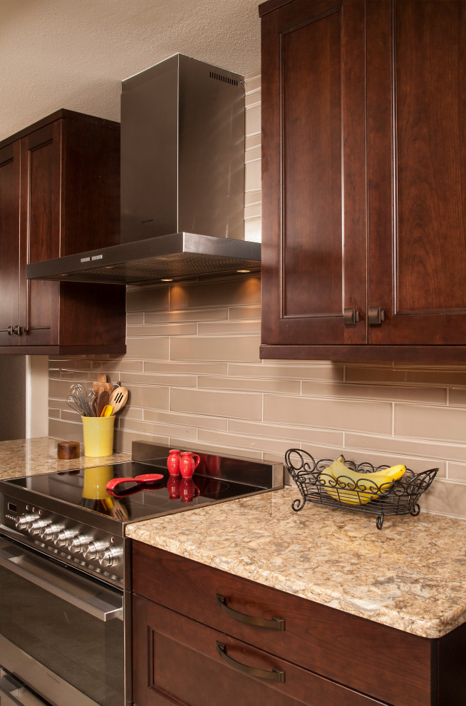 Tile with movement