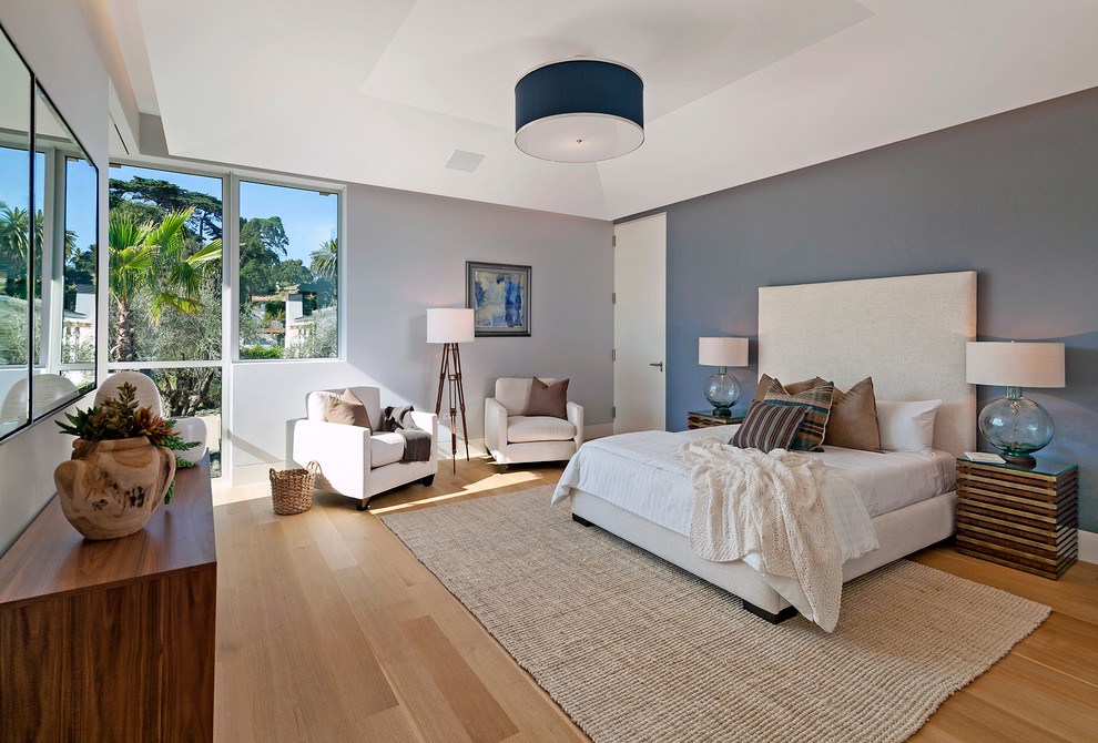 Inspiration for a mid-sized contemporary guest bedroom in Santa Barbara with beige walls, light hardwood floors and no fireplace.