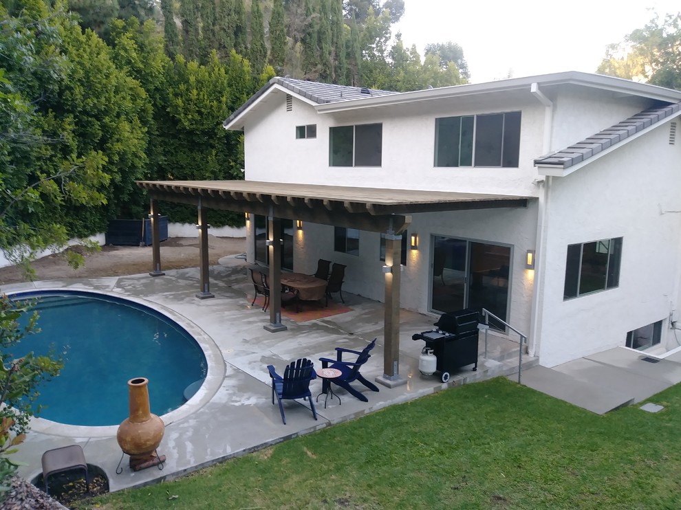 Mountain style patio photo in Phoenix