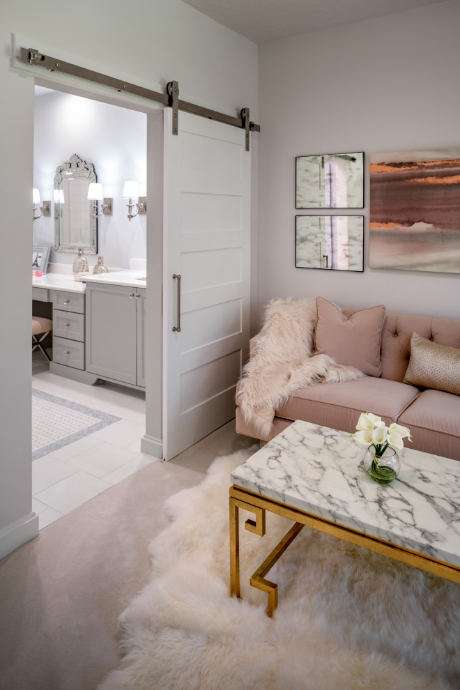 Transitional home design photo in Houston
