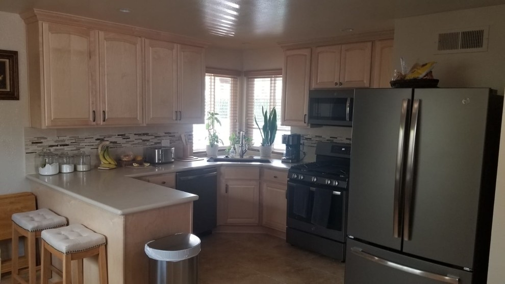 Thousand Oaks,- Kitchen