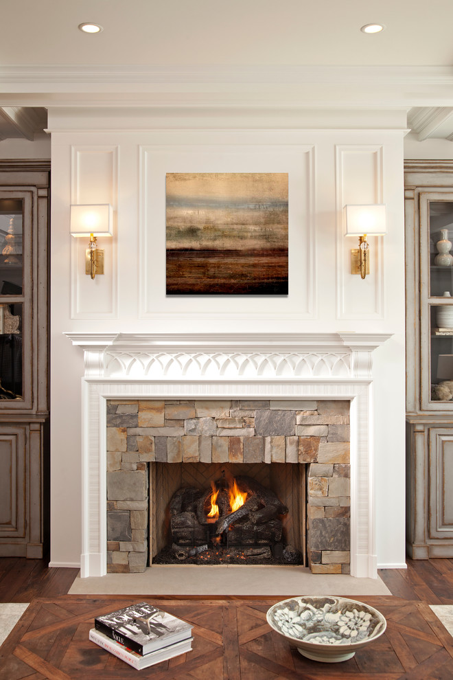 Example of a transitional home design design in Minneapolis