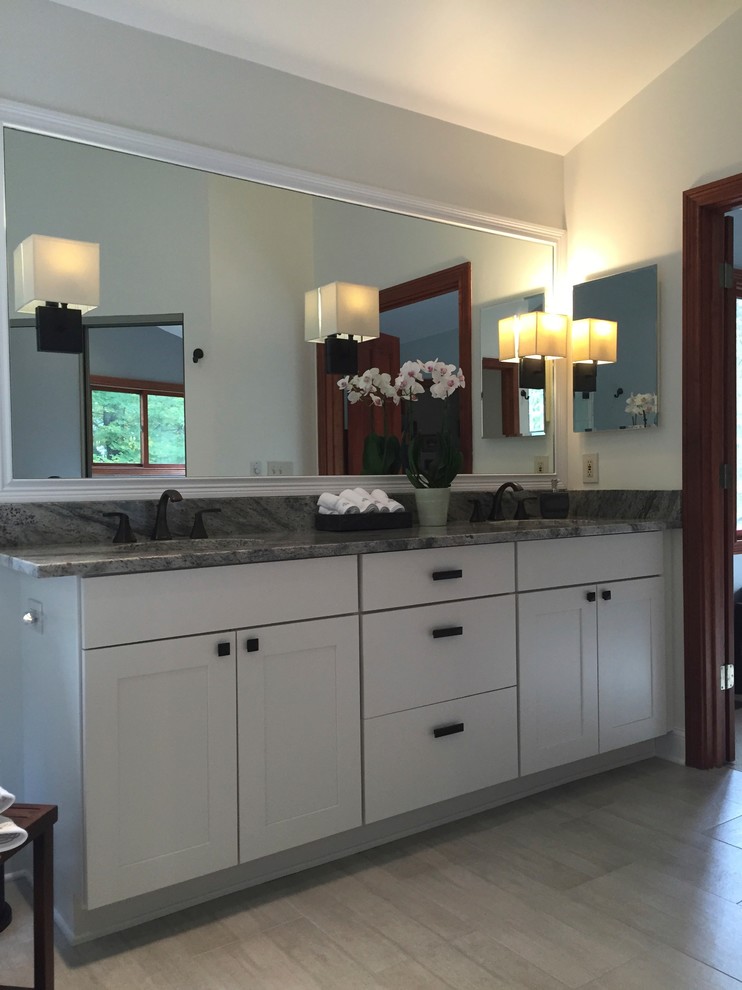 Inspiration for a transitional home design remodel in Miami
