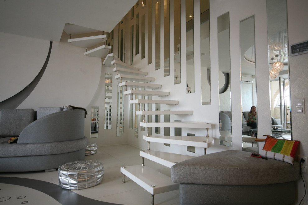 Лестница в малом пространстве в стиле Хай-тек