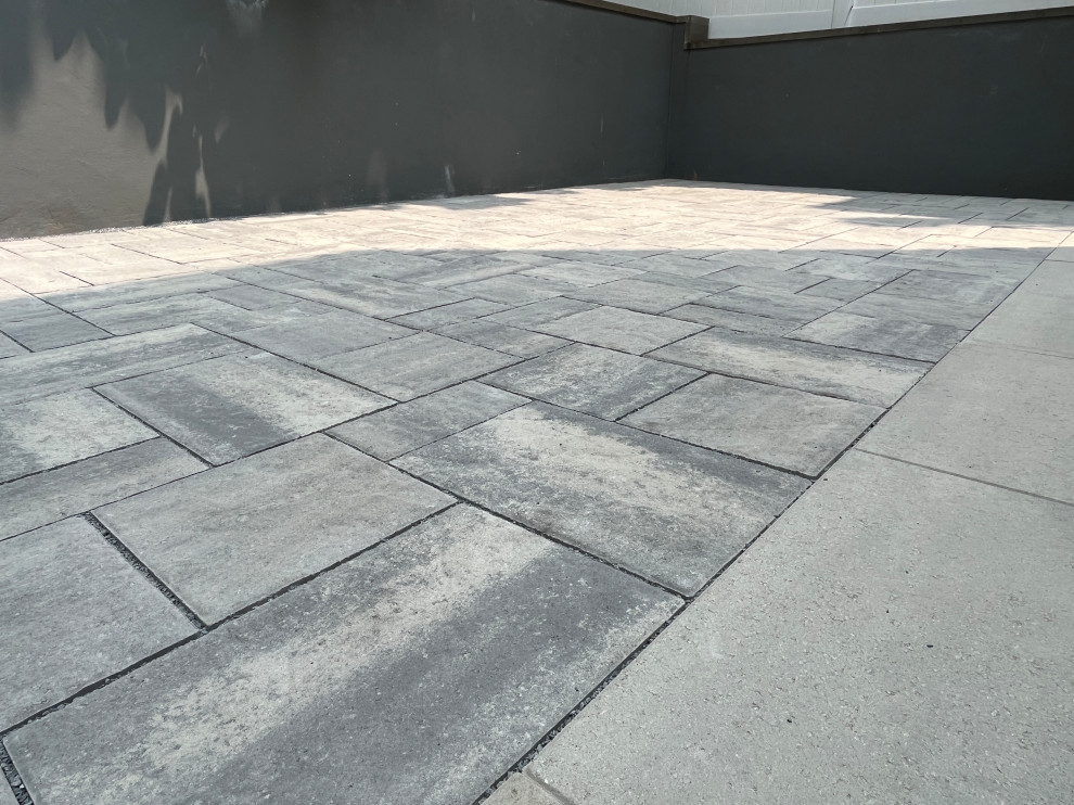 Example of a small trendy backyard concrete paver patio design in Newark