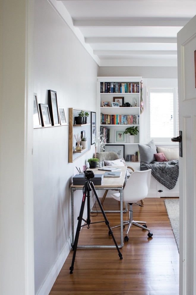 Inspiration for a transitional home office in Hamilton.