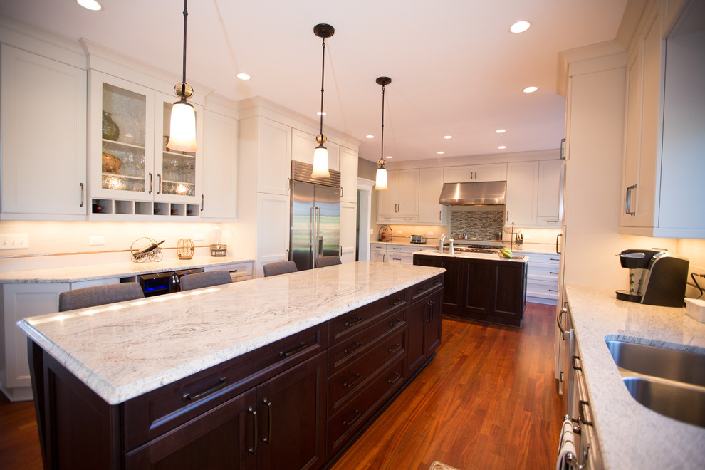 Transitional kitchen photo in Chicago