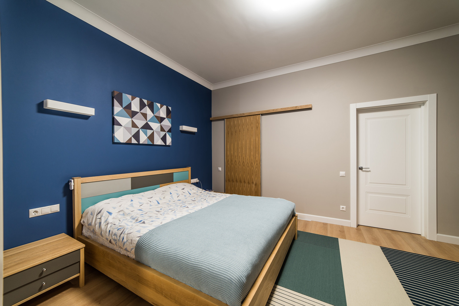 Спальня в современных материалах