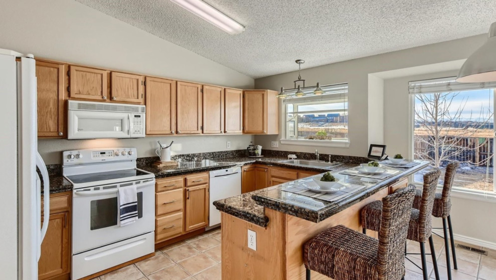 Example of a transitional home design design in Denver