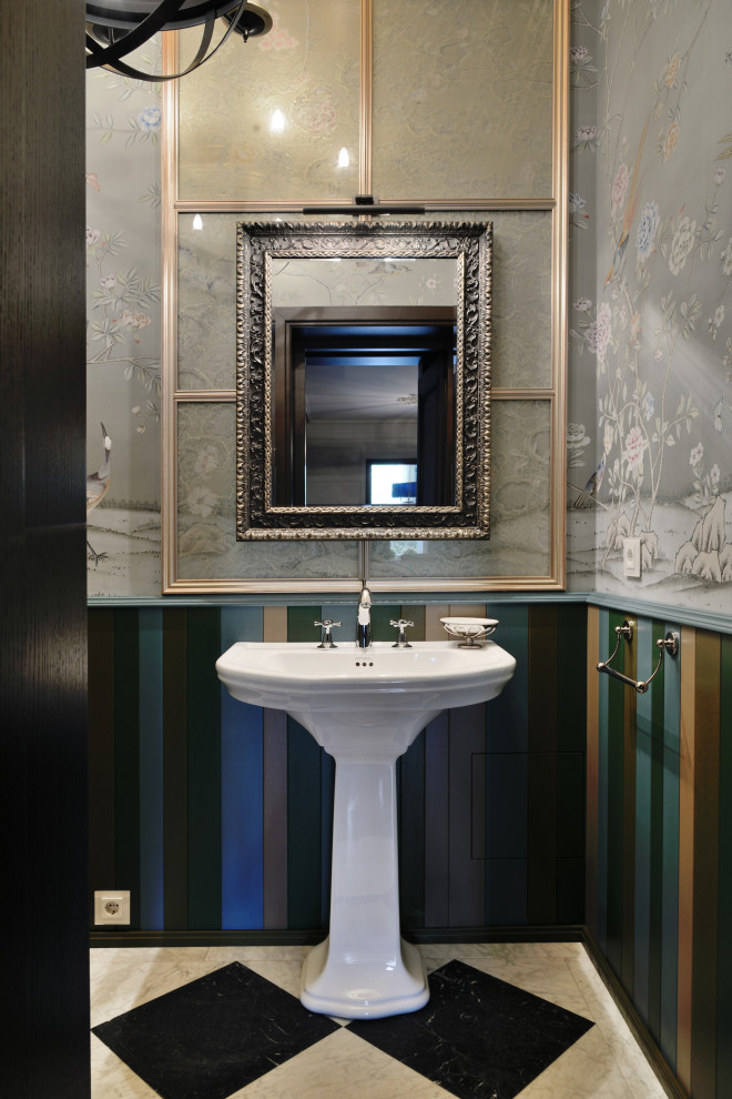 Пример оригинального дизайна: туалет среднего размера в викторианском стиле