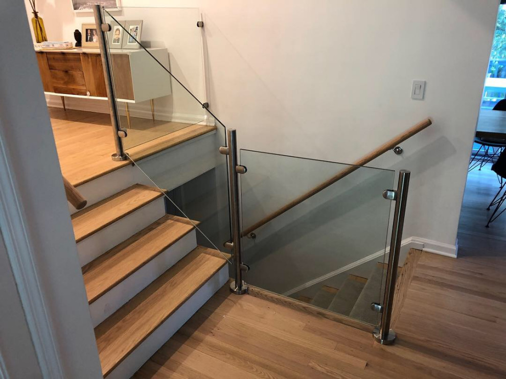 Photo of a contemporary staircase in Bridgeport.