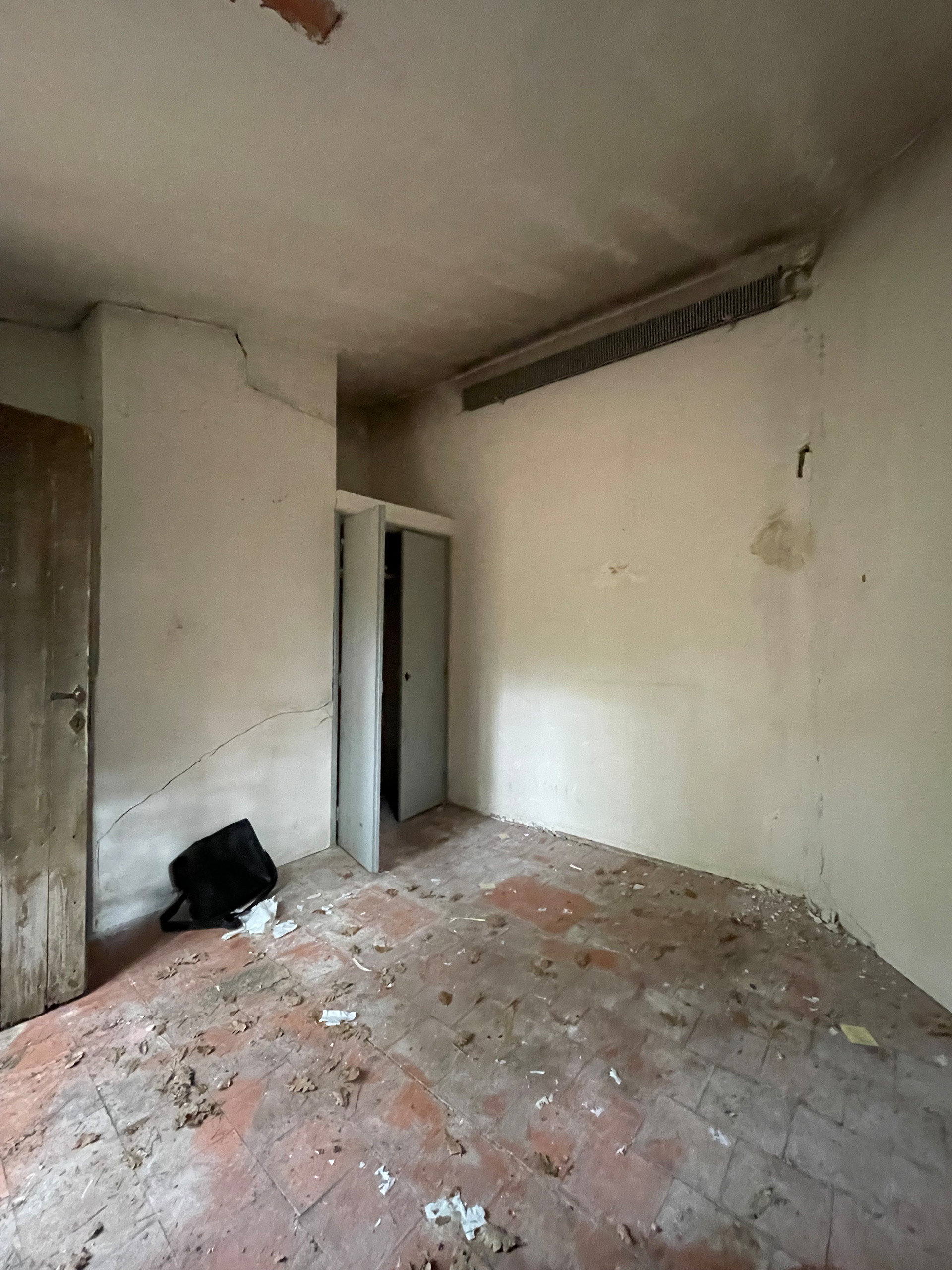 Réhabilitation de locaux délabrés en espace bureau et studio