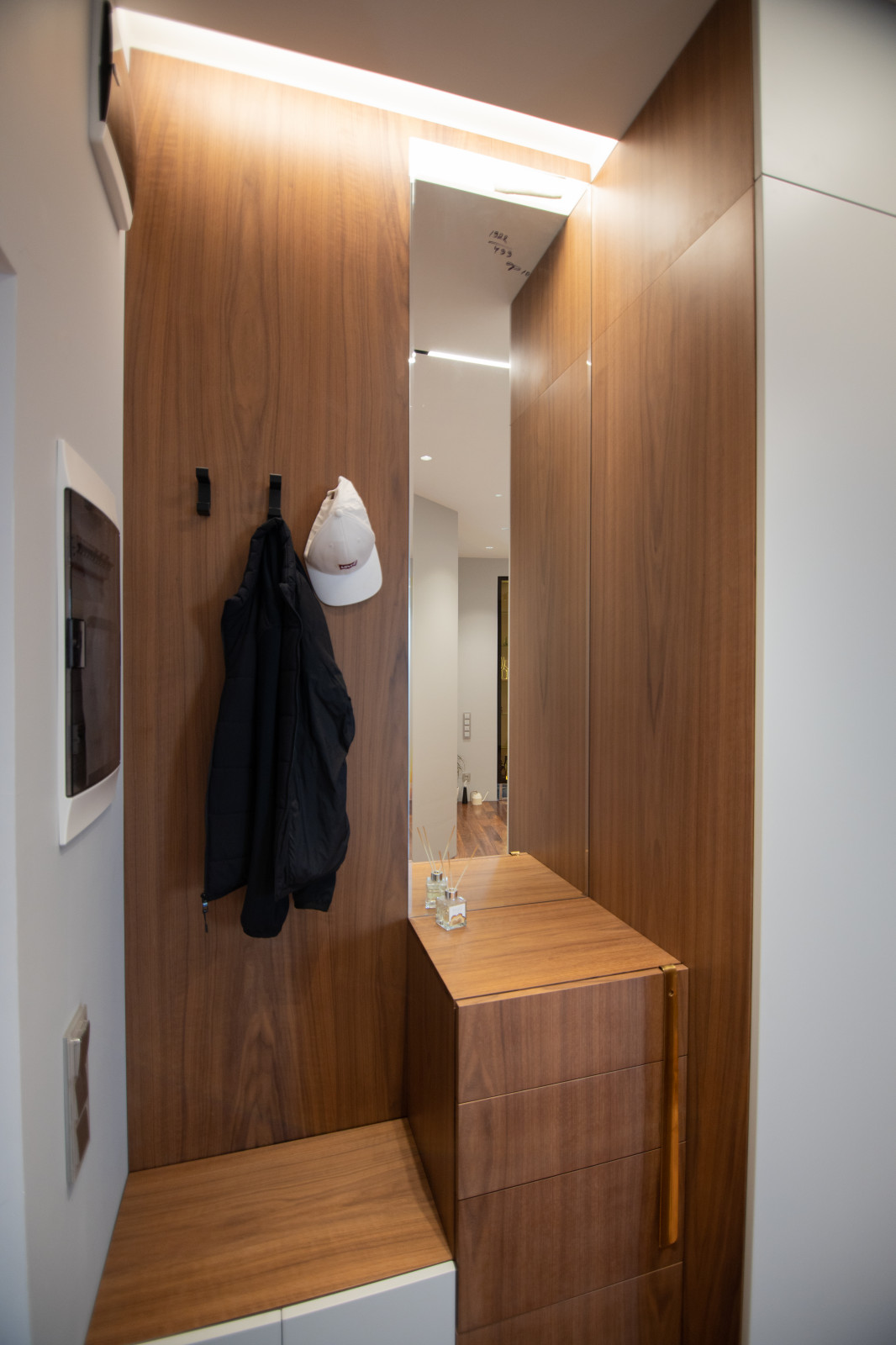 Мебель в прихожую в современном стиле