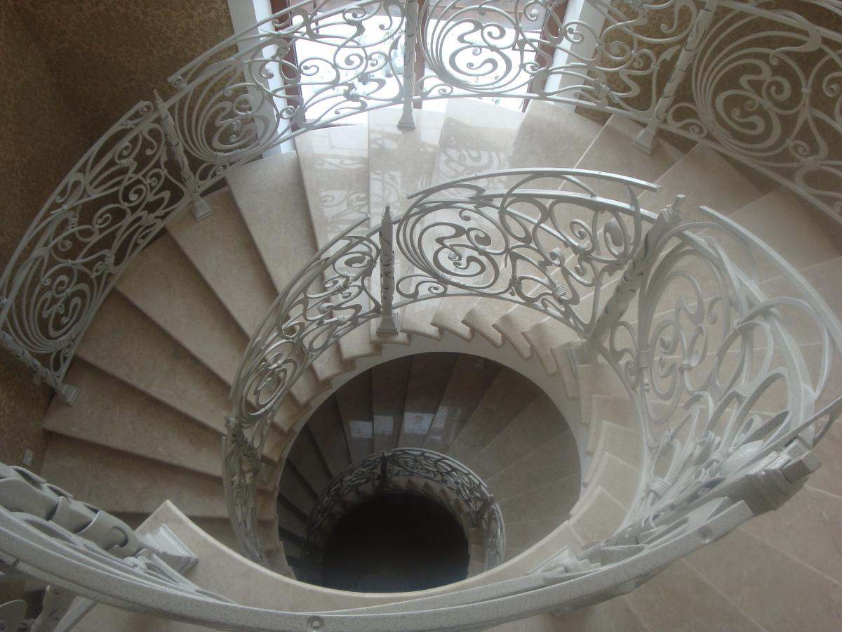 Лестница в торговом центре