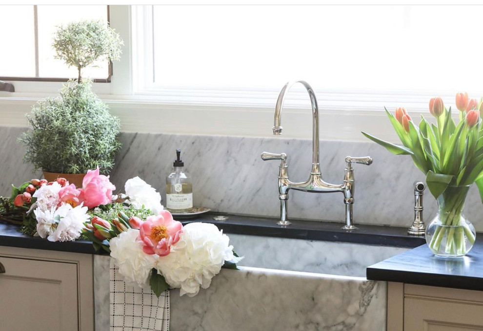 Farmhouse Sink: The Kitchen Icon - Town & Country Living