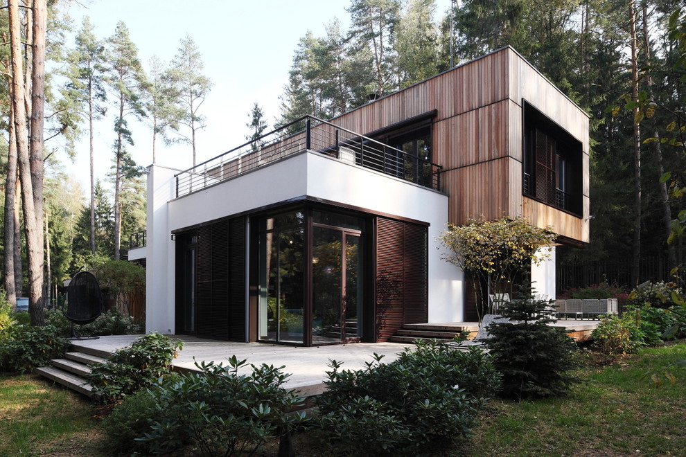 Design ideas for a scandinavian house exterior in Moscow with a flat roof.