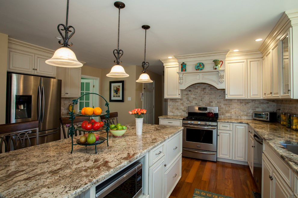 Holiday Kitchen - Traditional - Kitchen - Wilmington - by Cabinet Factory