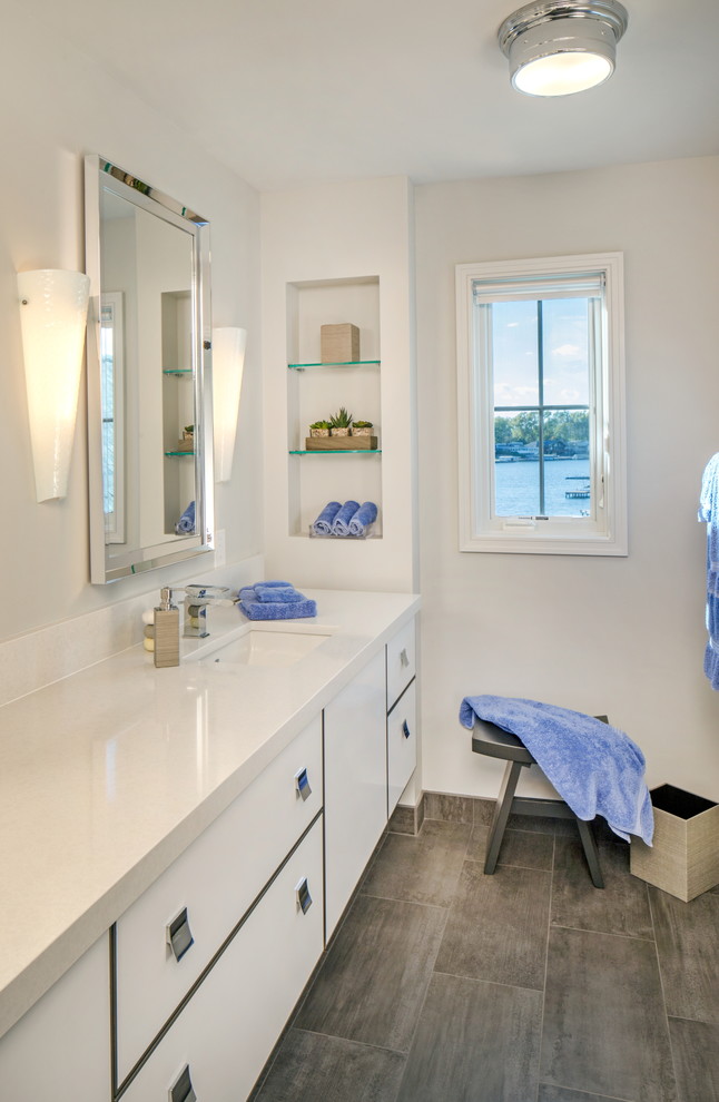 Example of a transitional home design design in Omaha