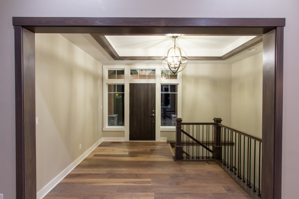 Example of a transitional home design design in Milwaukee