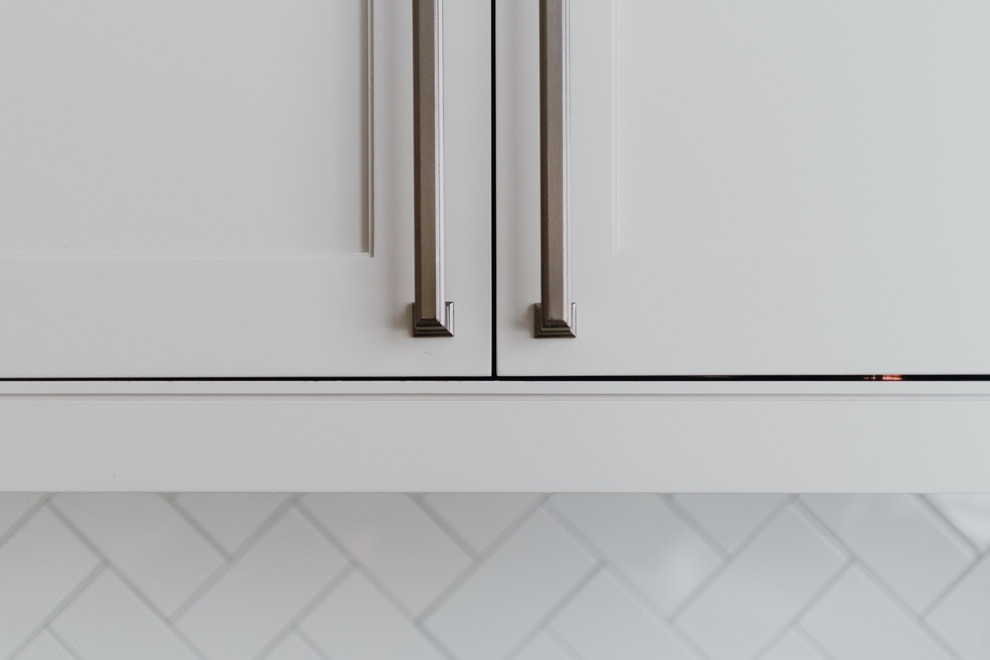 Kitchen - transitional kitchen idea in Cleveland