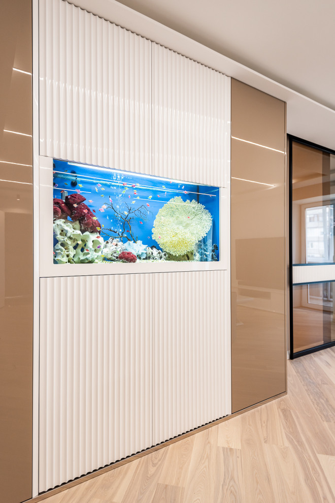 Шкаф с аквариумом