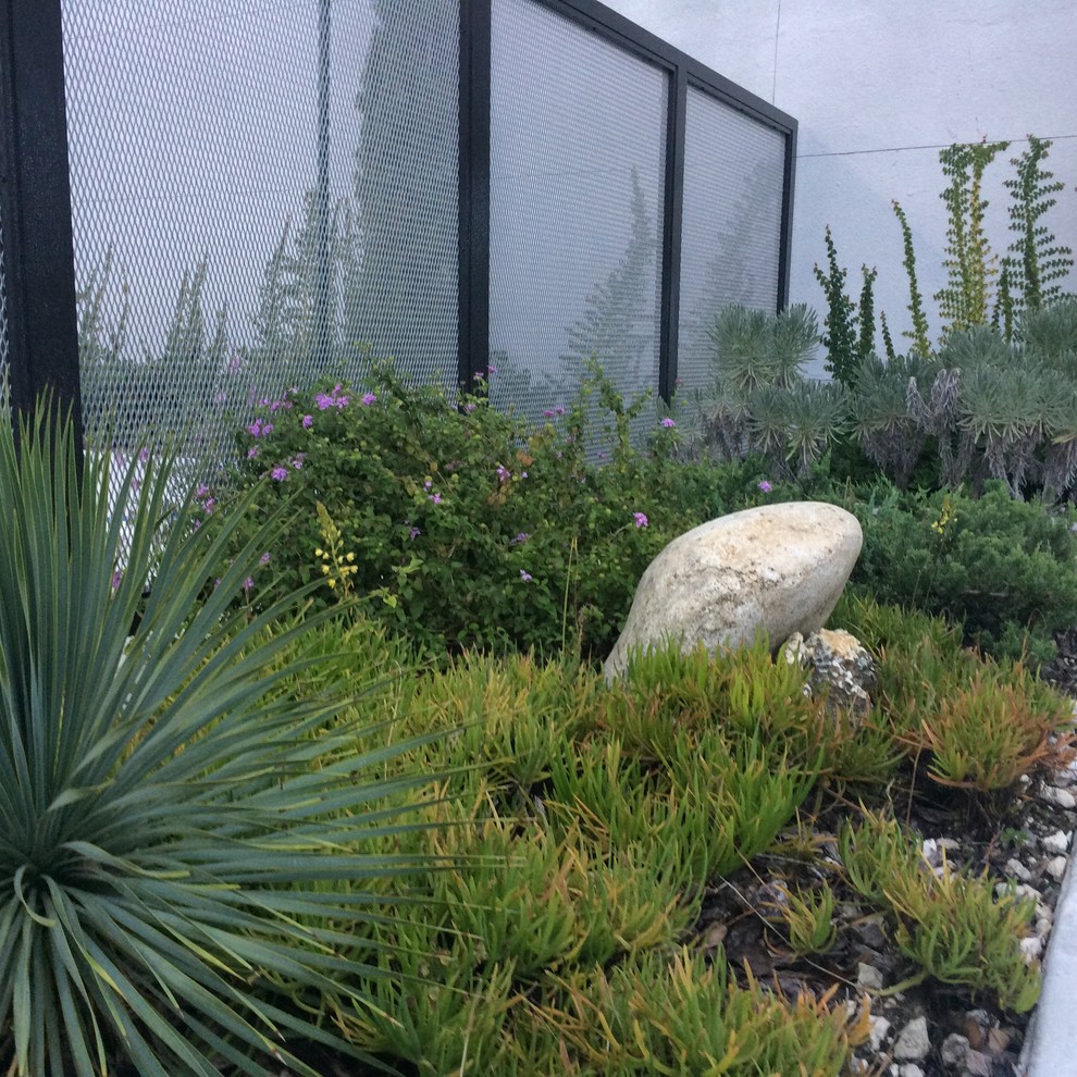 Inspiration for a transitional home design remodel in Miami