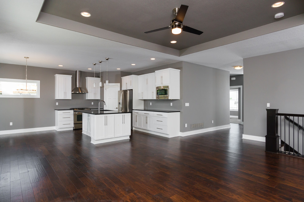 Kitchen - transitional kitchen idea