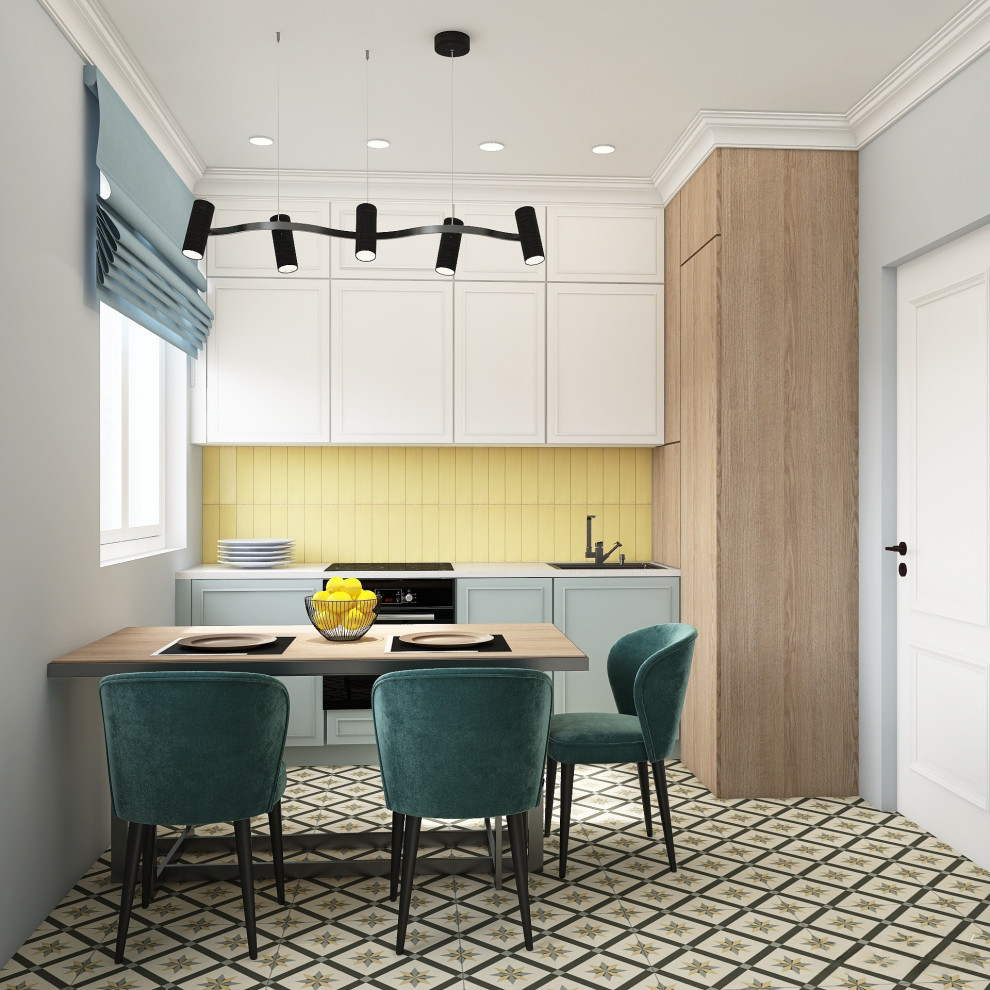 Трехкомнатная квартира в классическом стиле с цветовыми акцентами в старом фонде