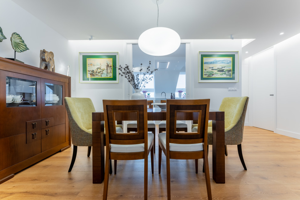 Atico "capricho" con algunos muebles de familia.